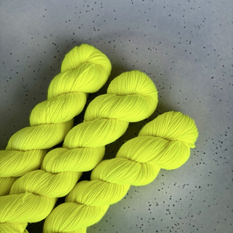 Twisty Sock 50 - UV Neon Yellow